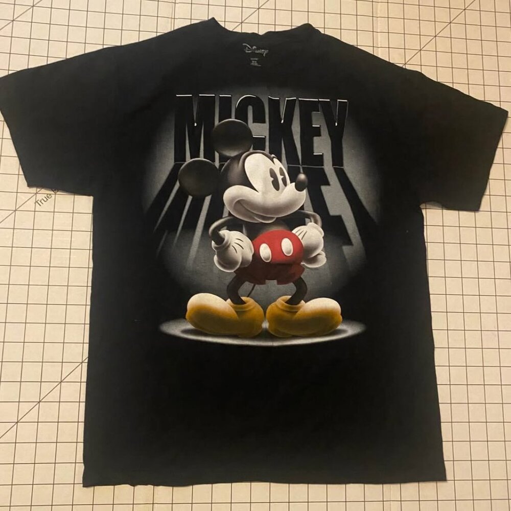 Men's sz M Mickey Mouse Disney T-shirt black. New.